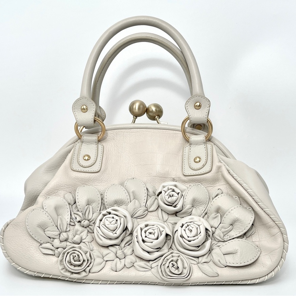 VINTAGE & RARE 
Fiore by Isabella Fiore Y2K Cream Leather Hobo 3D Roses Appliqué